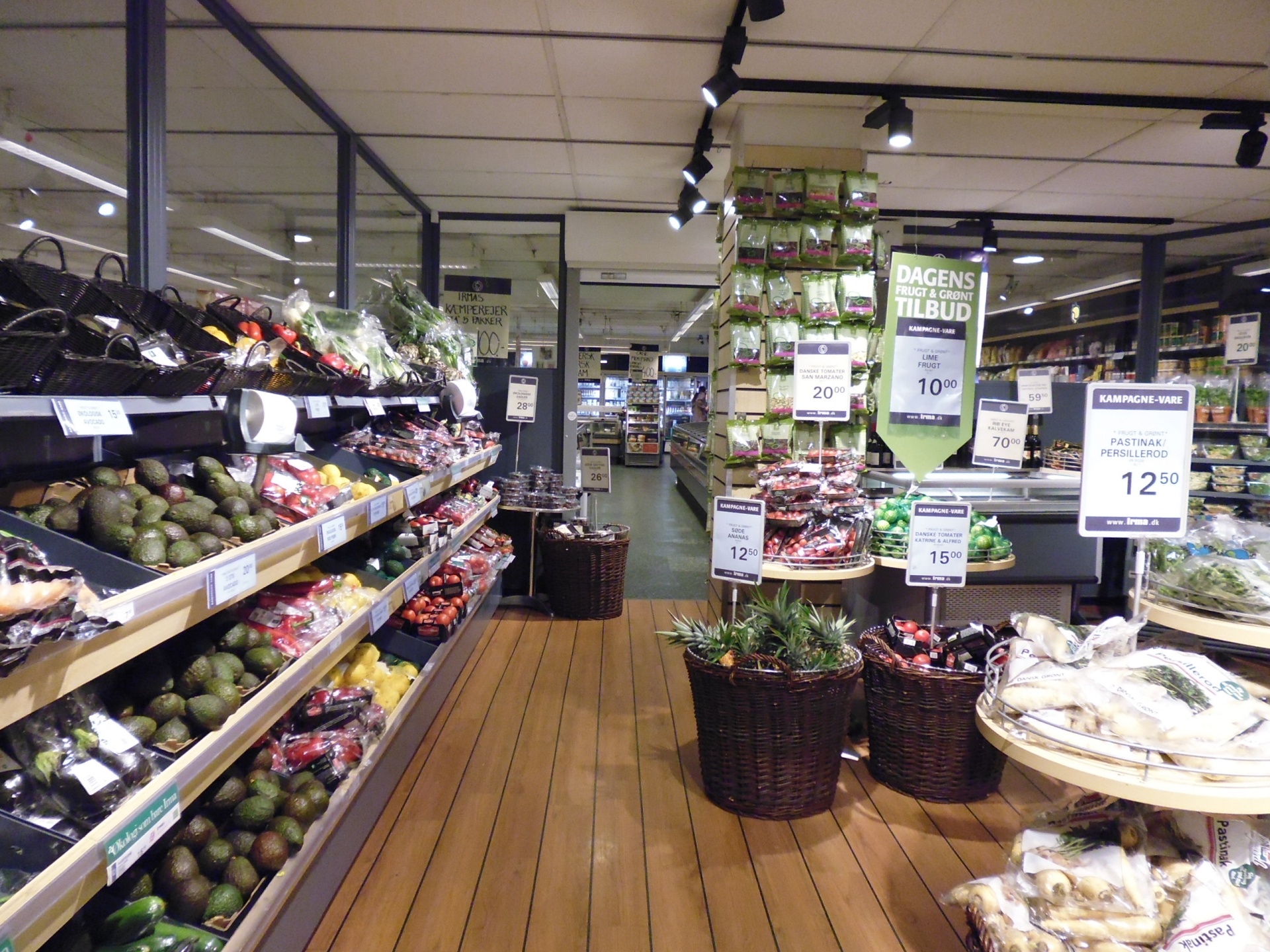 スーパーの店内